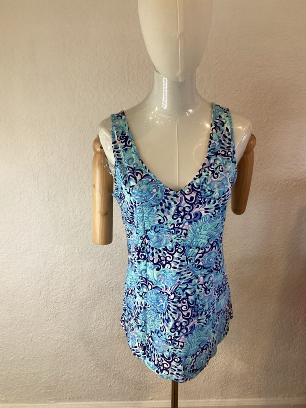 Lilly Pulitzer Blue Sleeveless Paisley Tank Top Gigi V-neck Light Aqua Spiritz S